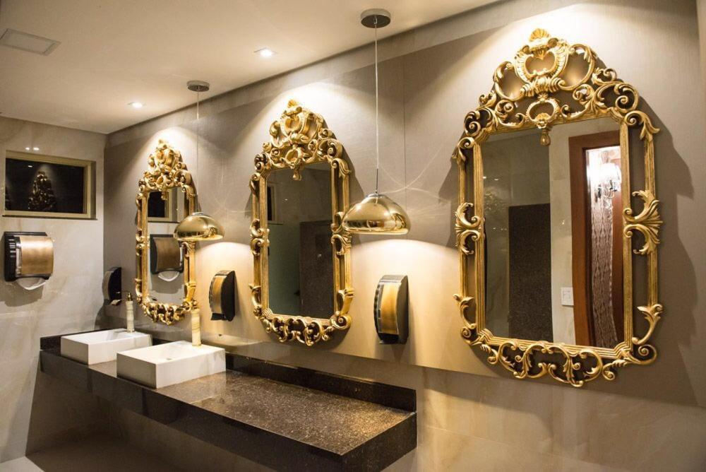 Golden Lis Hotel Boutique 戈亚尼亚 外观 照片 The bathroom at the restaurant