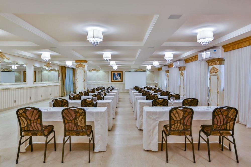Golden Lis Hotel Boutique 戈亚尼亚 外观 照片 The meeting room