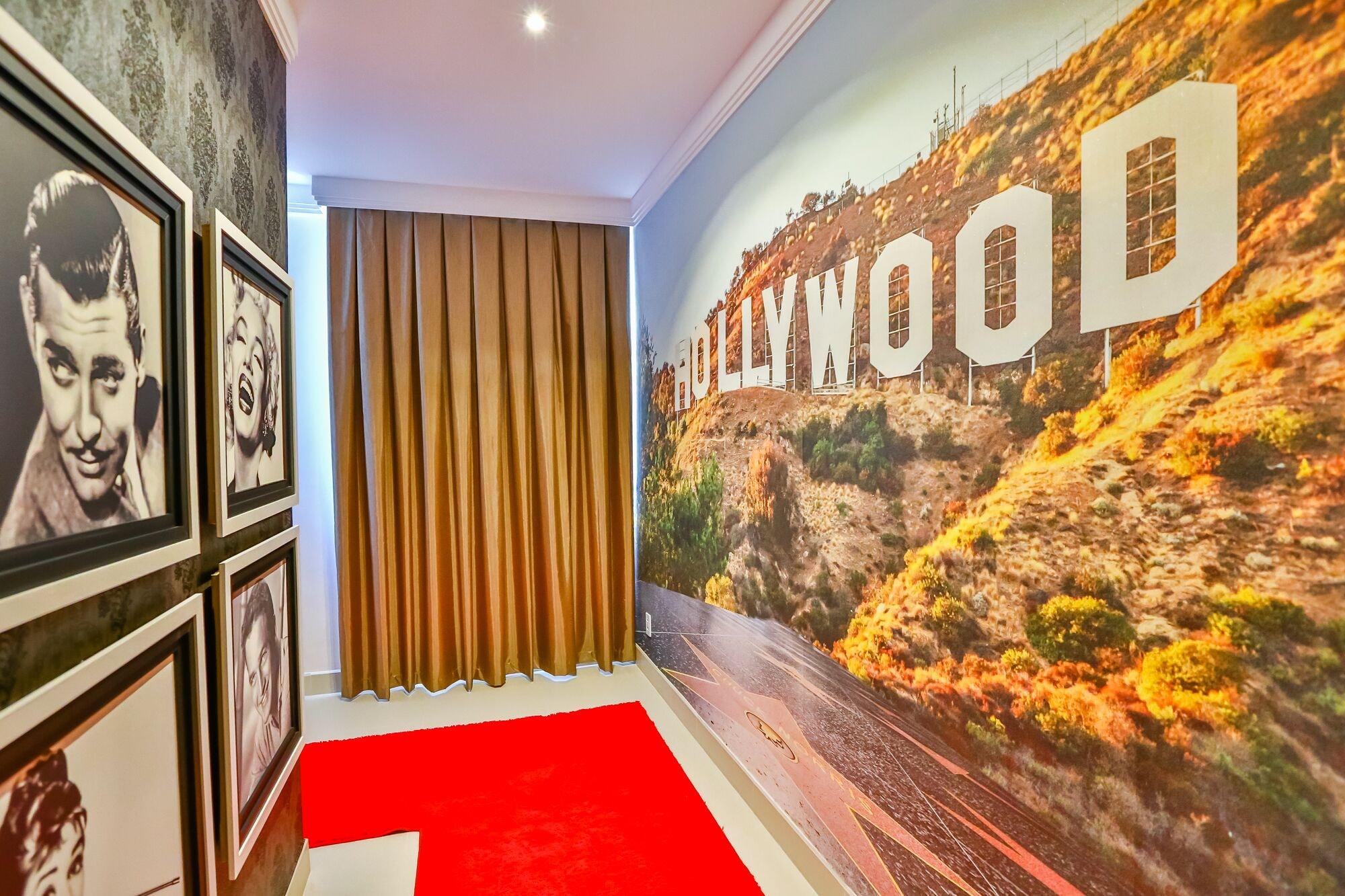 Golden Lis Hotel Boutique 戈亚尼亚 外观 照片 The interior of the Hollywood Museum