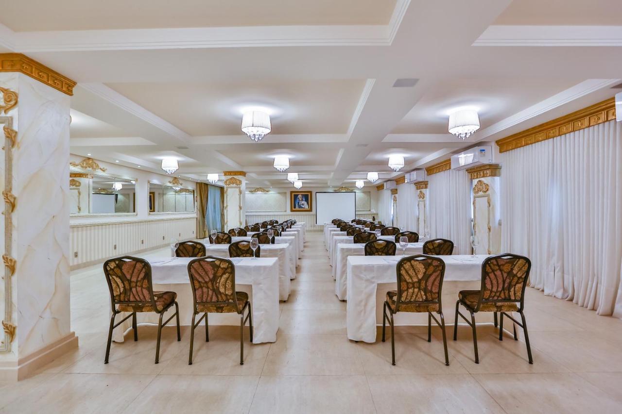 Golden Lis Hotel Boutique 戈亚尼亚 外观 照片 The conference room