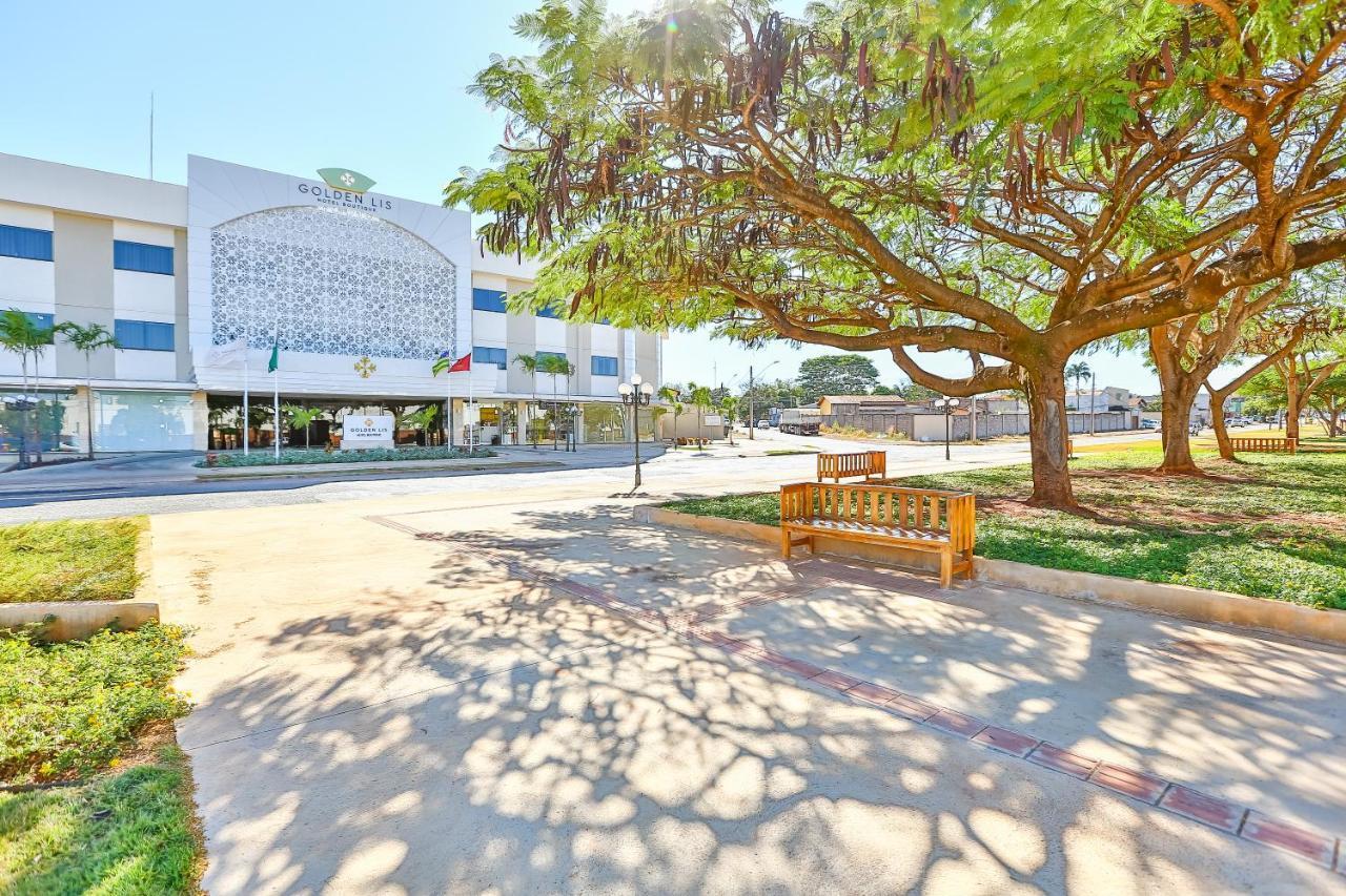 Golden Lis Hotel Boutique 戈亚尼亚 外观 照片 The main building of the university