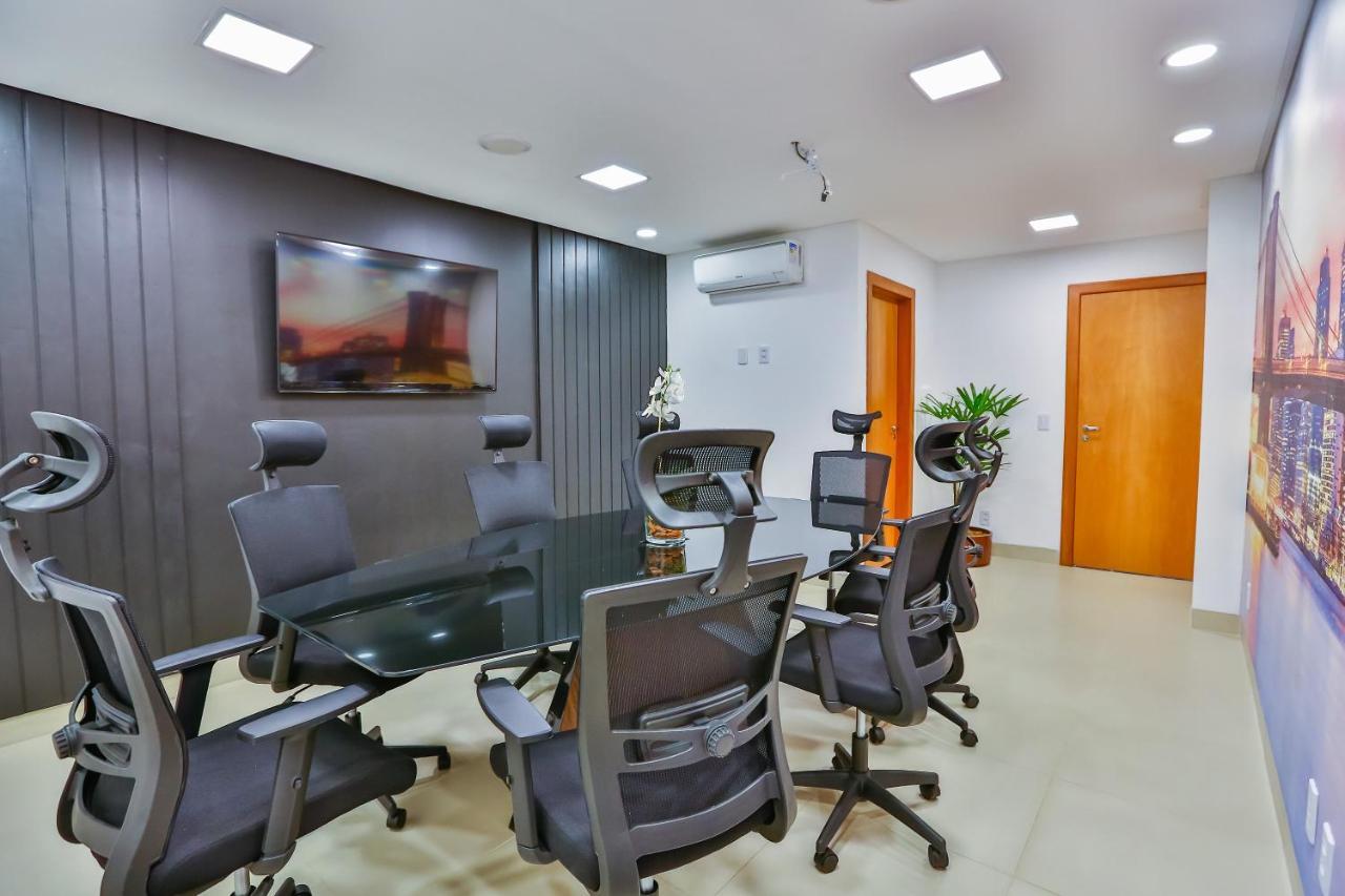 Golden Lis Hotel Boutique 戈亚尼亚 外观 照片 Meeting room at the headquarters of the company in São Paulo