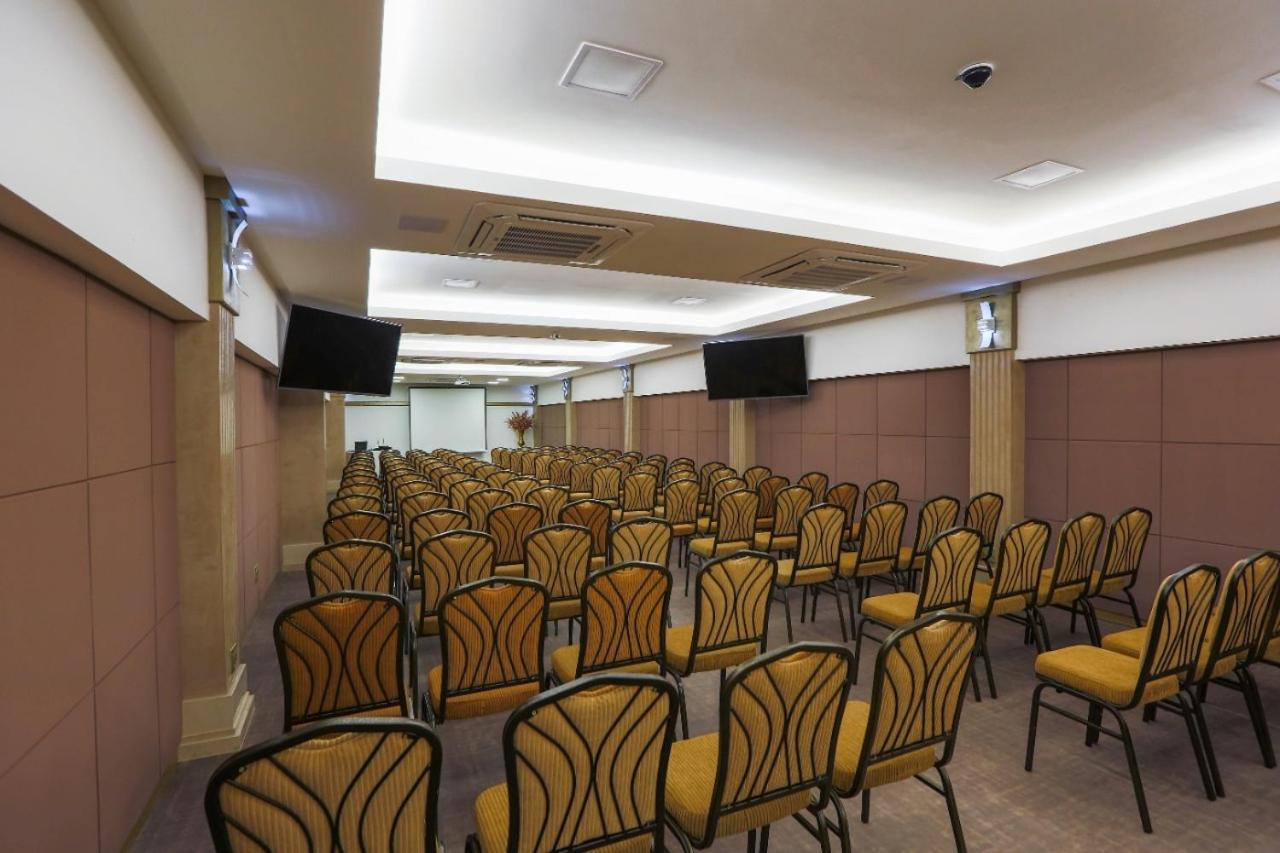 Golden Lis Hotel Boutique 戈亚尼亚 外观 照片 A meeting room